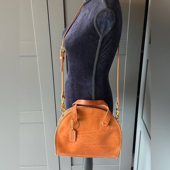 Vintage Chadwick Bowler Bag 012-3445 in British tan. Crossbody/dual short handle - Picture 12 of 16